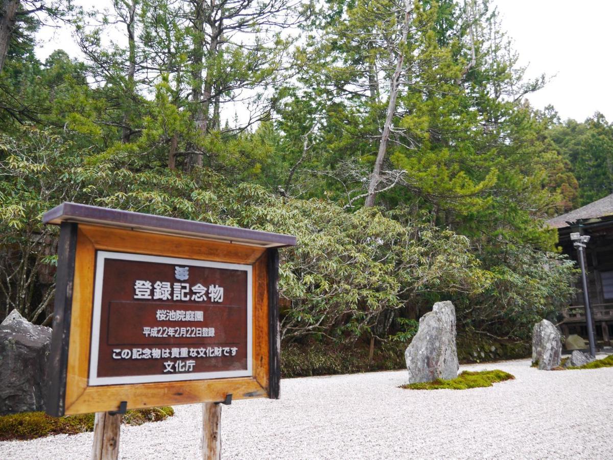 Отель Koyasan Shukubo Yochiin Экстерьер фото