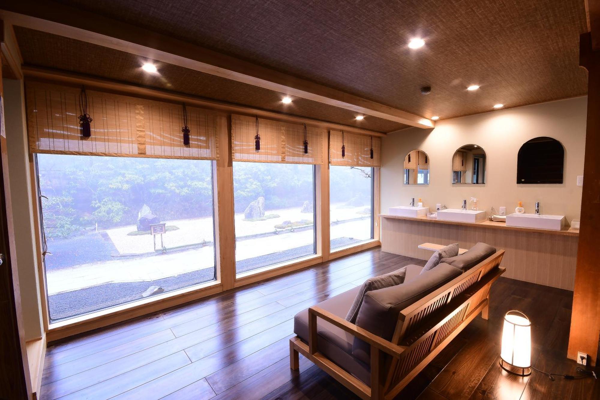 Отель Koyasan Shukubo Yochiin Экстерьер фото