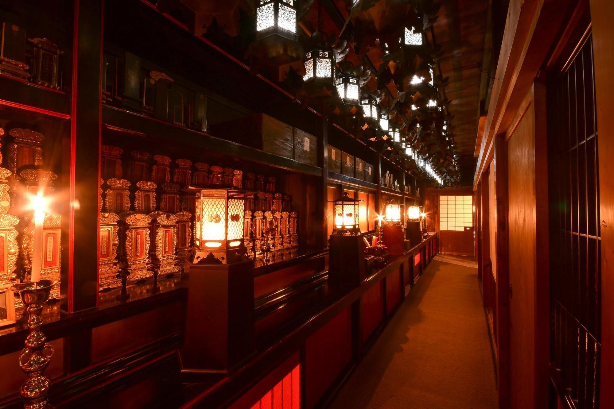 Отель Koyasan Shukubo Yochiin Экстерьер фото