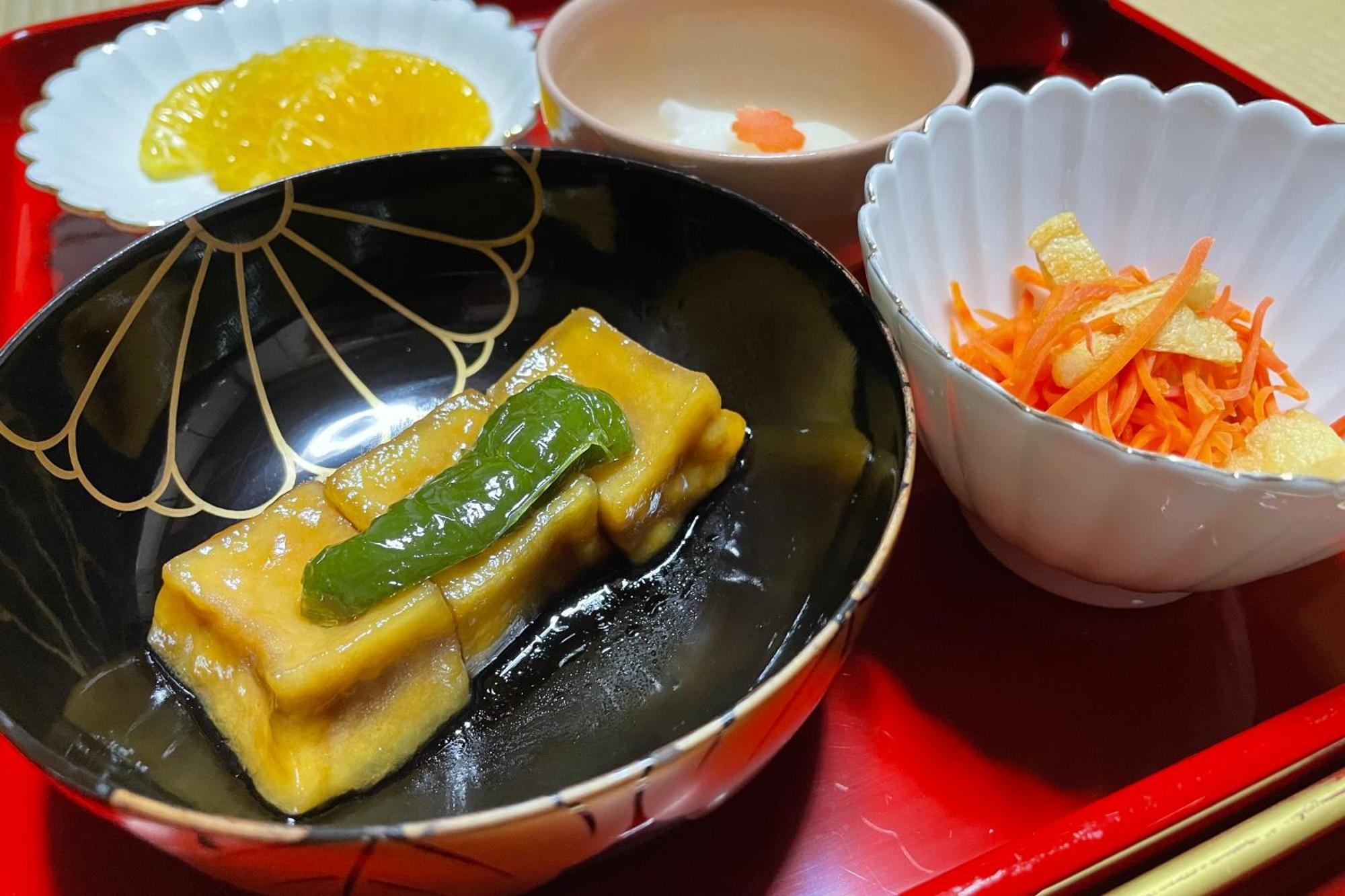 Отель Koyasan Shukubo Yochiin Экстерьер фото