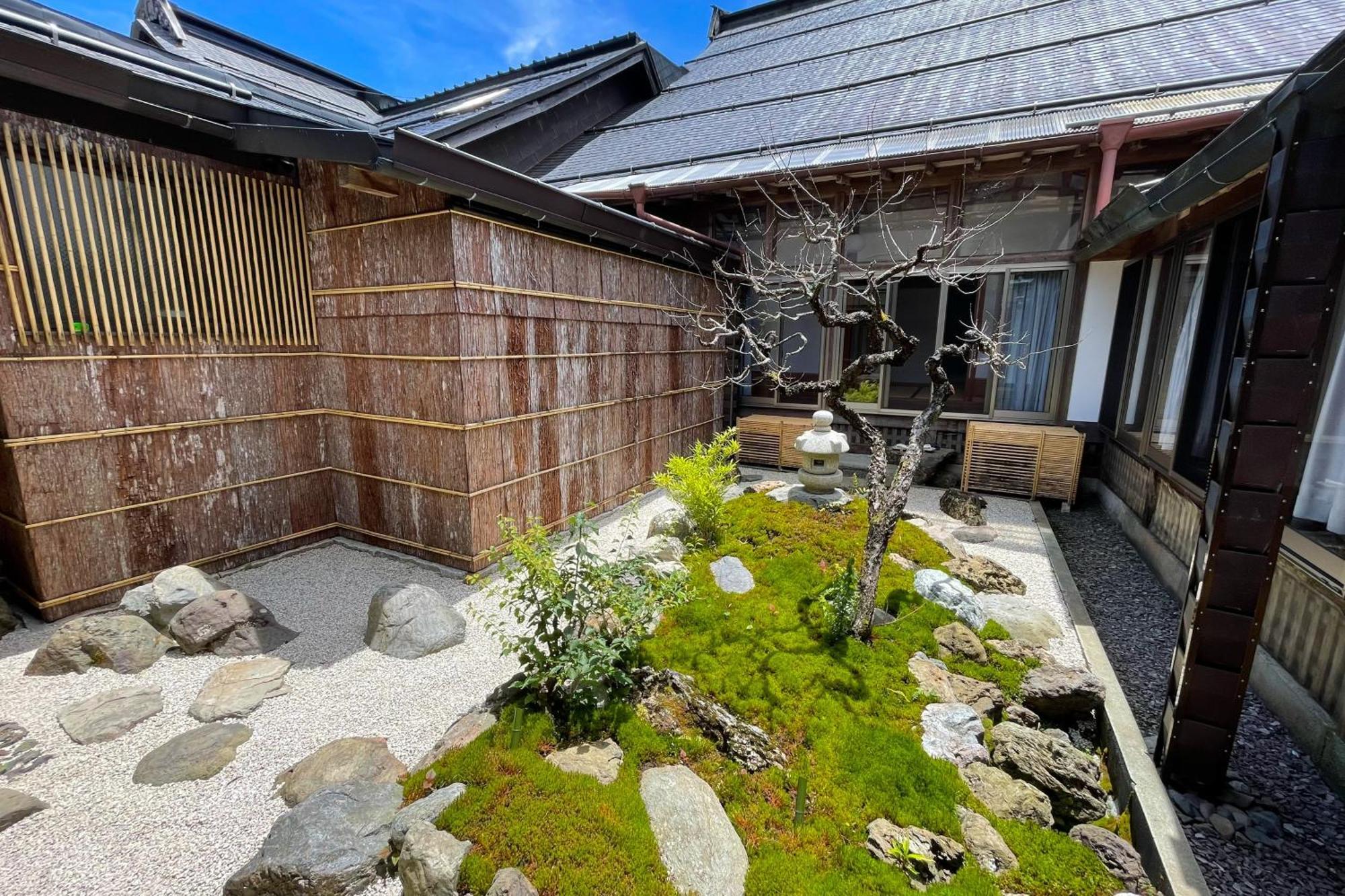 Отель Koyasan Shukubo Yochiin Экстерьер фото