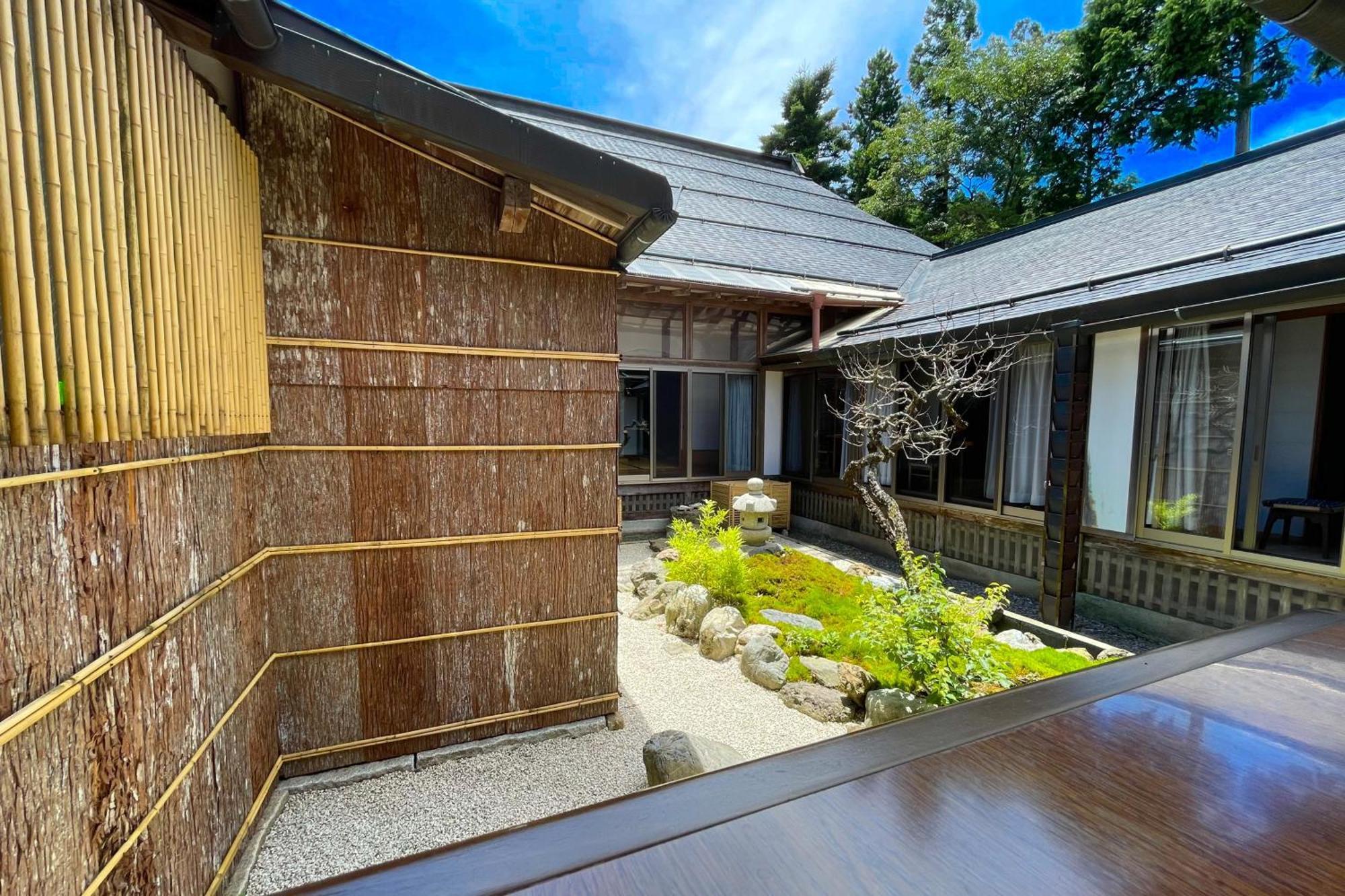 Отель Koyasan Shukubo Yochiin Экстерьер фото